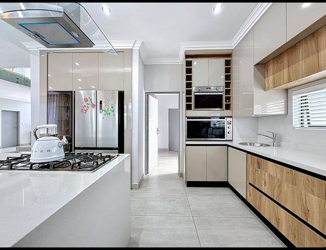 5 BEDROOM HOUSE FOR SALE IN SIX FOUNTAINS RESIDENTIAL ESTATE